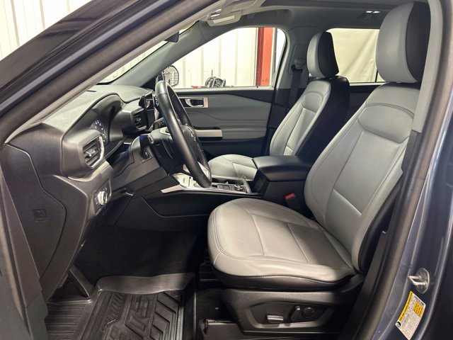 Used 2021 Ford Explorer XLT w/ Equipment Group 202A AWD/4WD image 12