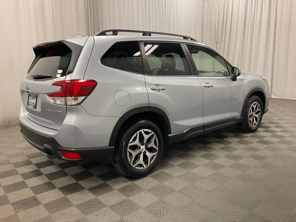 Used 2023 Subaru Forester Premium image 3