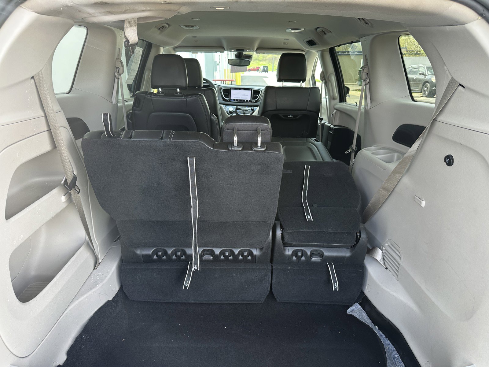 Used 2023 Chrysler Pacifica Touring-L FWD image 24