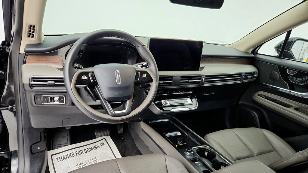 Used 2025 Lincoln Corsair Reserve AWD/4WD image 11