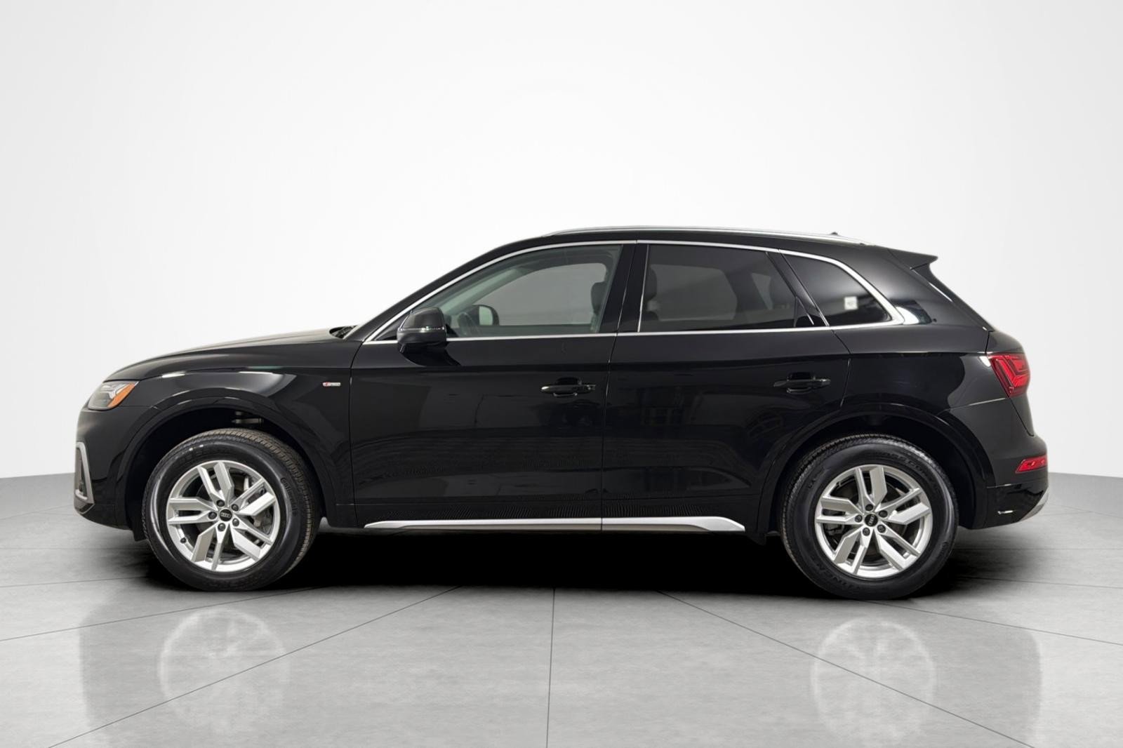 Used 2023 Audi Q5 2.0T Premium w/ Convenience Package AWD/4WD image 2