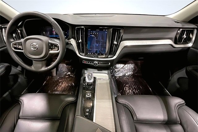 Certified 2024 Volvo V60 B5 Cross Country Ultimate w/ Protection Package Premier image 17