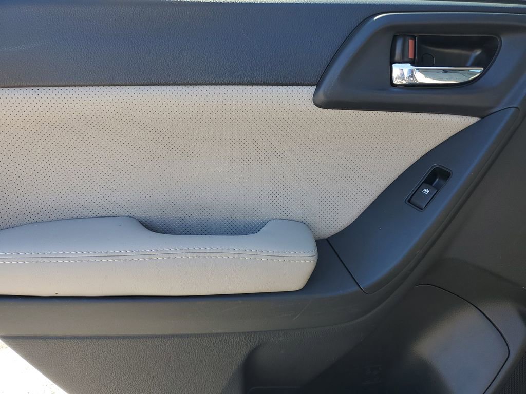 Used 2016 Subaru Forester 2.5i Limited AWD/4WD image 16