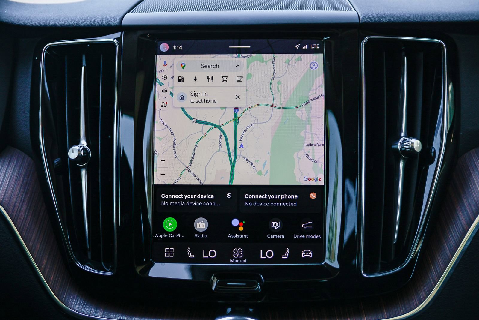 Used 2023 Volvo XC60 T8 Plus w/ Protection Package Premier image 16