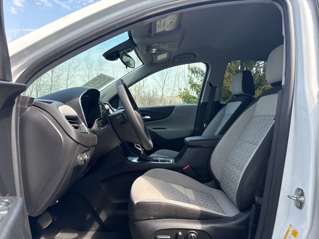 Used 2022 Chevrolet Equinox LS w/ LS Convenience Package image 11