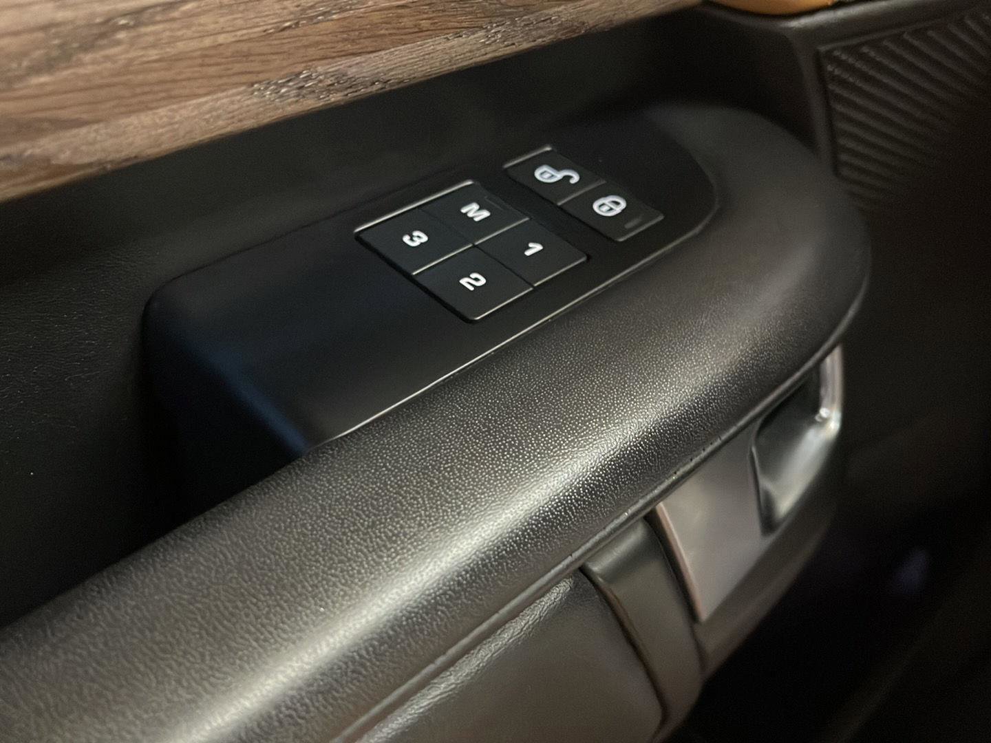 Used 2017 Land Rover Discovery HSE Luxury AWD/4WD image 15