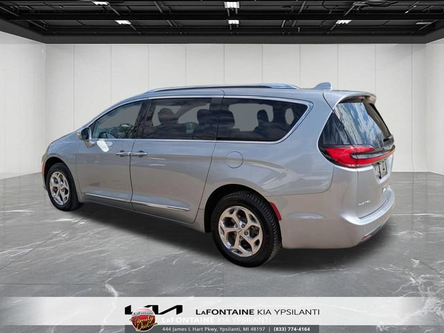 Used 2021 Chrysler Pacifica Limited AWD/4WD image 3