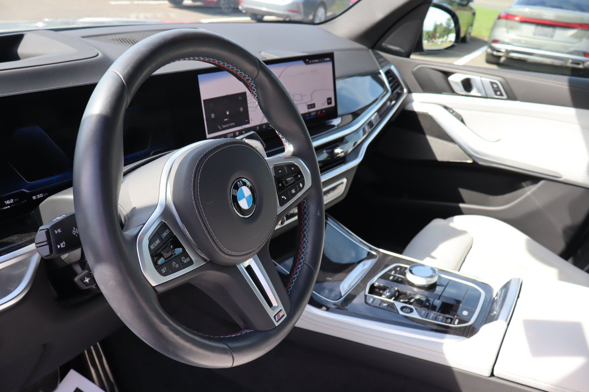 Used 2026 BMW X5 M60i AWD/4WD image 9