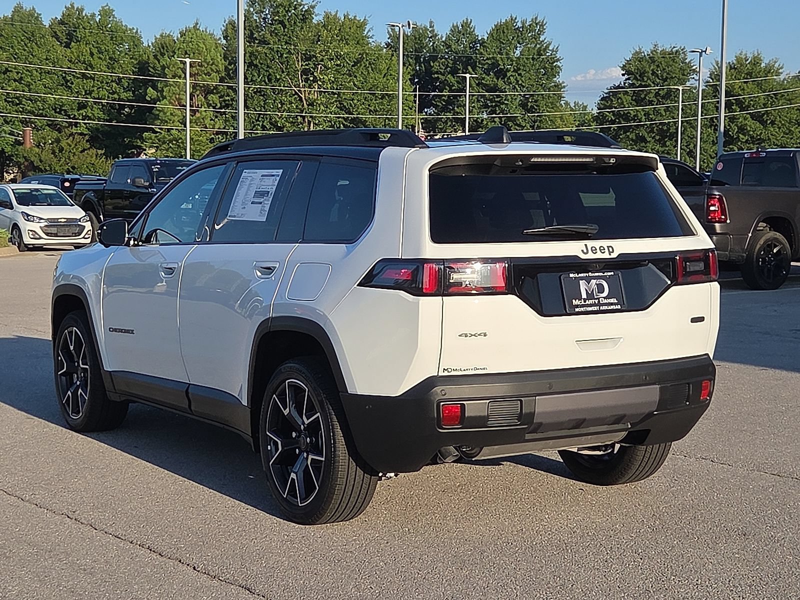 New 2026 Jeep Cherokee Overland w/ Trailer Tow Group AWD/4WD image 4