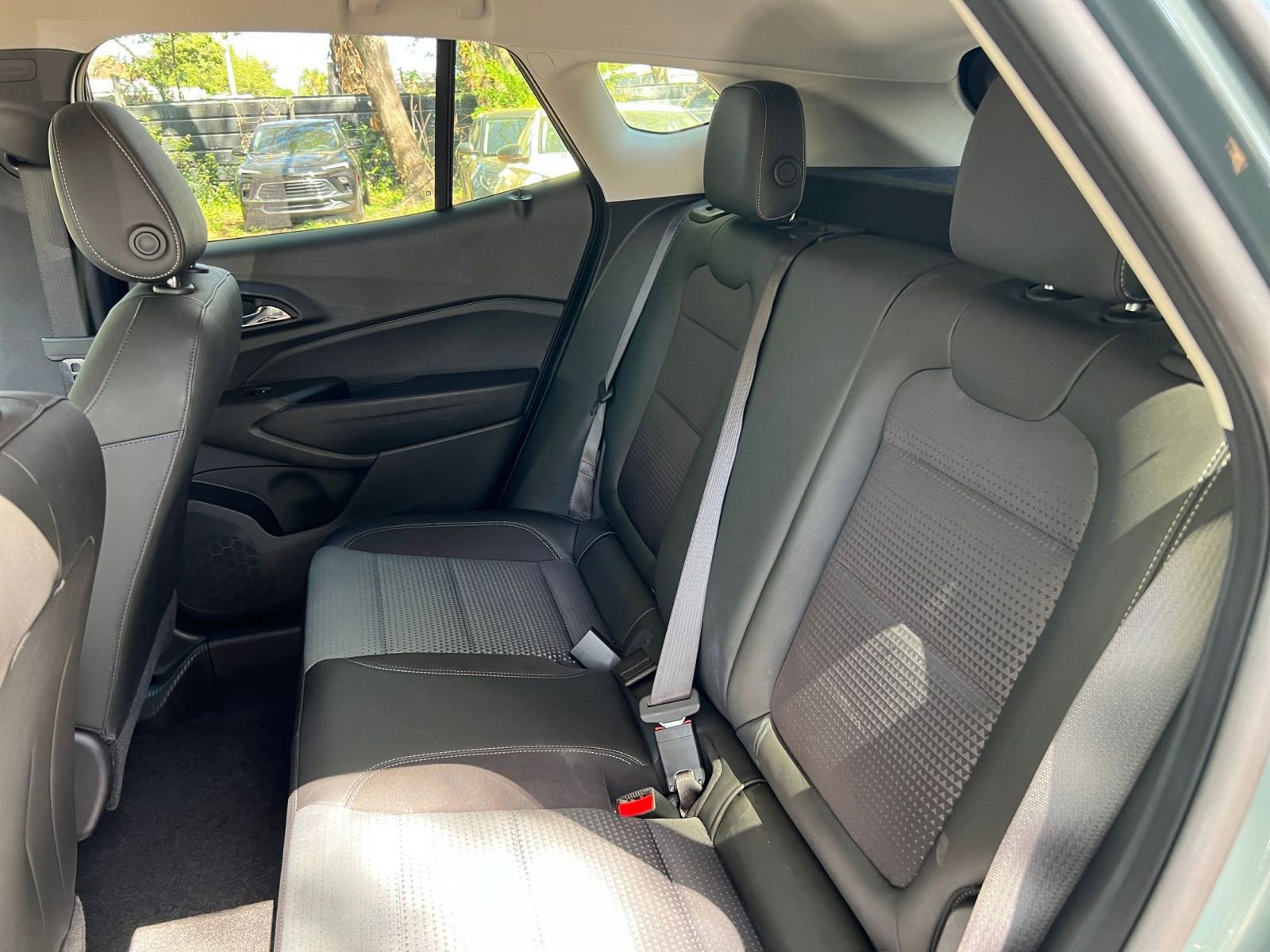 Used 2025 Chevrolet Trax LT w/ LT Convenience Package image 34