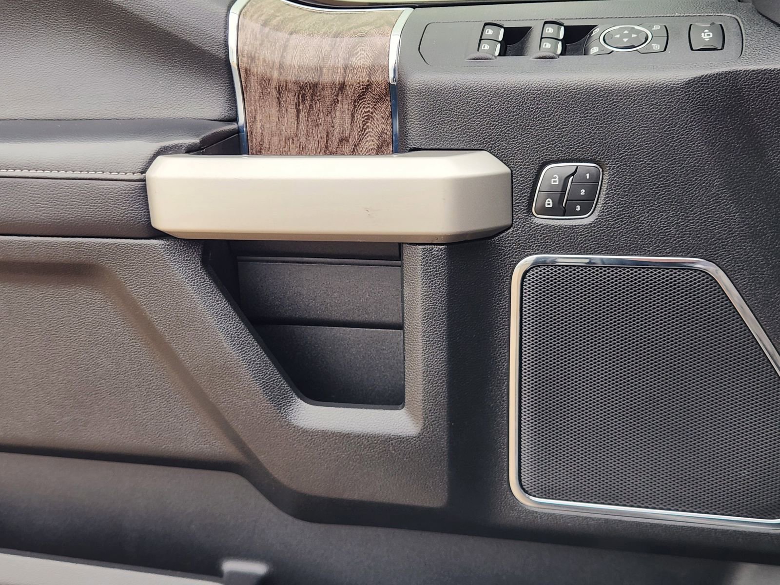 Used 2019 Ford F250 Lariat w/ Lariat Ultimate Package AWD/4WD image 23