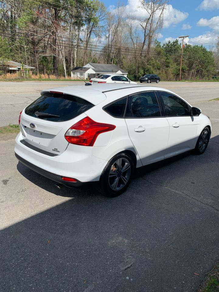 Used 2014 Ford Focus SE w/ SE Sport Package image 4