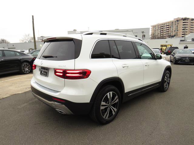 Used 2025 Mercedes-Benz GLB 250 4MATIC image 4
