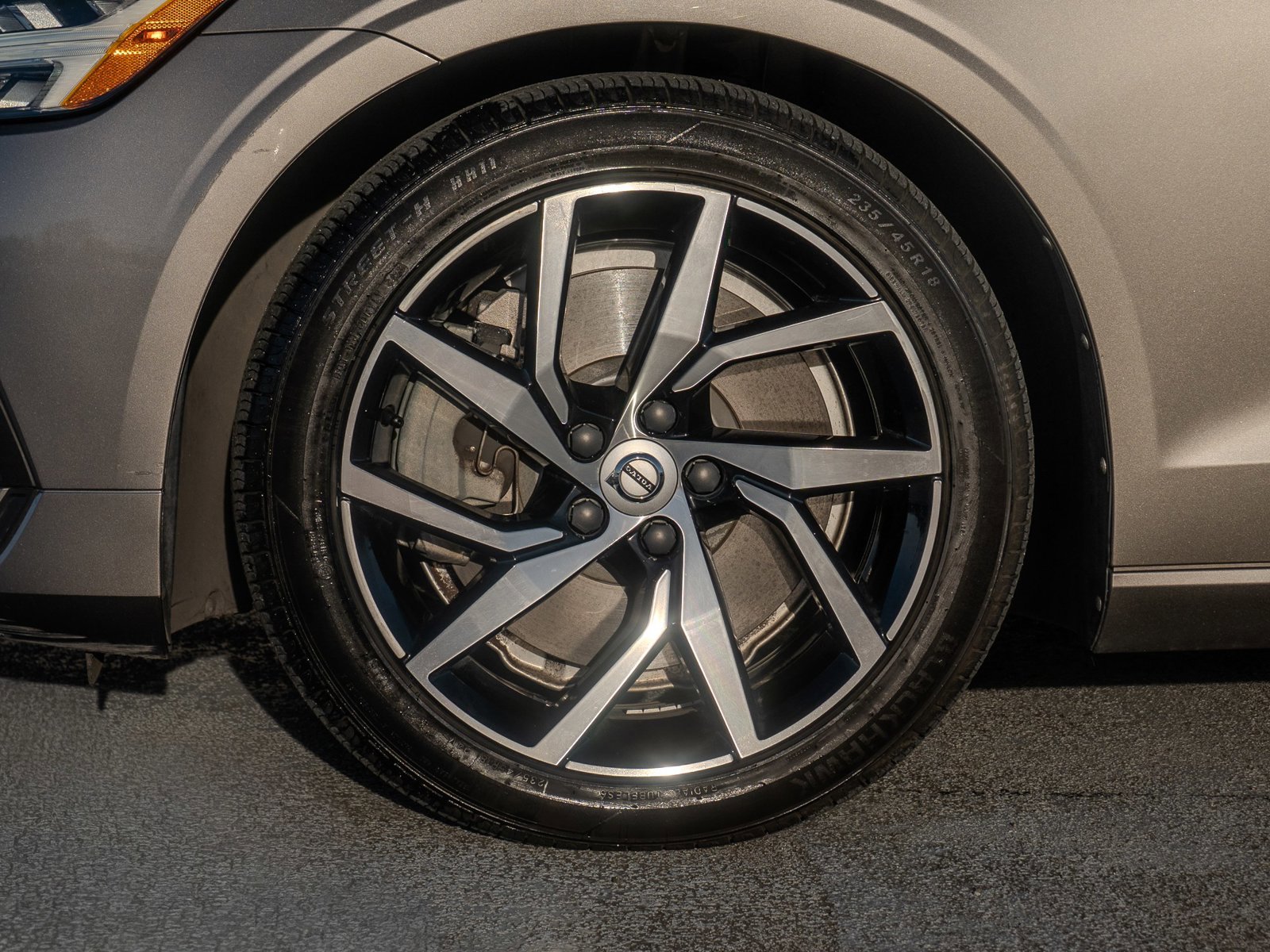 Used 2019 Volvo S60 T6 Momentum w/ Multimedia Package image 12