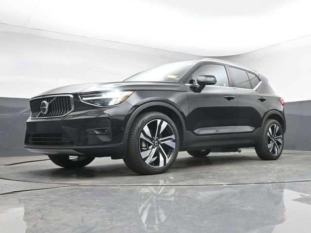 Used 2023 Volvo XC40 B4 Ultimate w/ Protection Package Premier FWD image 13