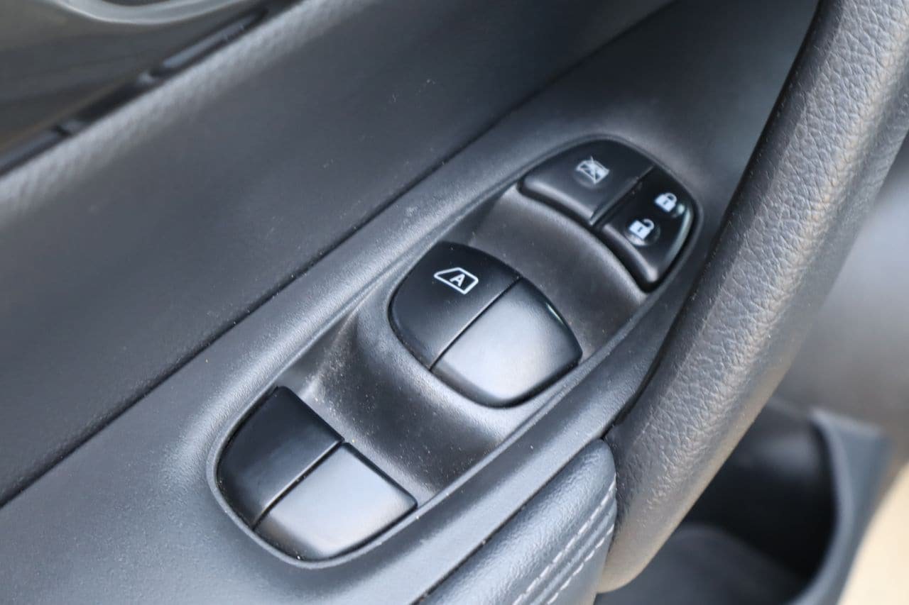 Used 2018 Nissan Rogue S FWD image 20