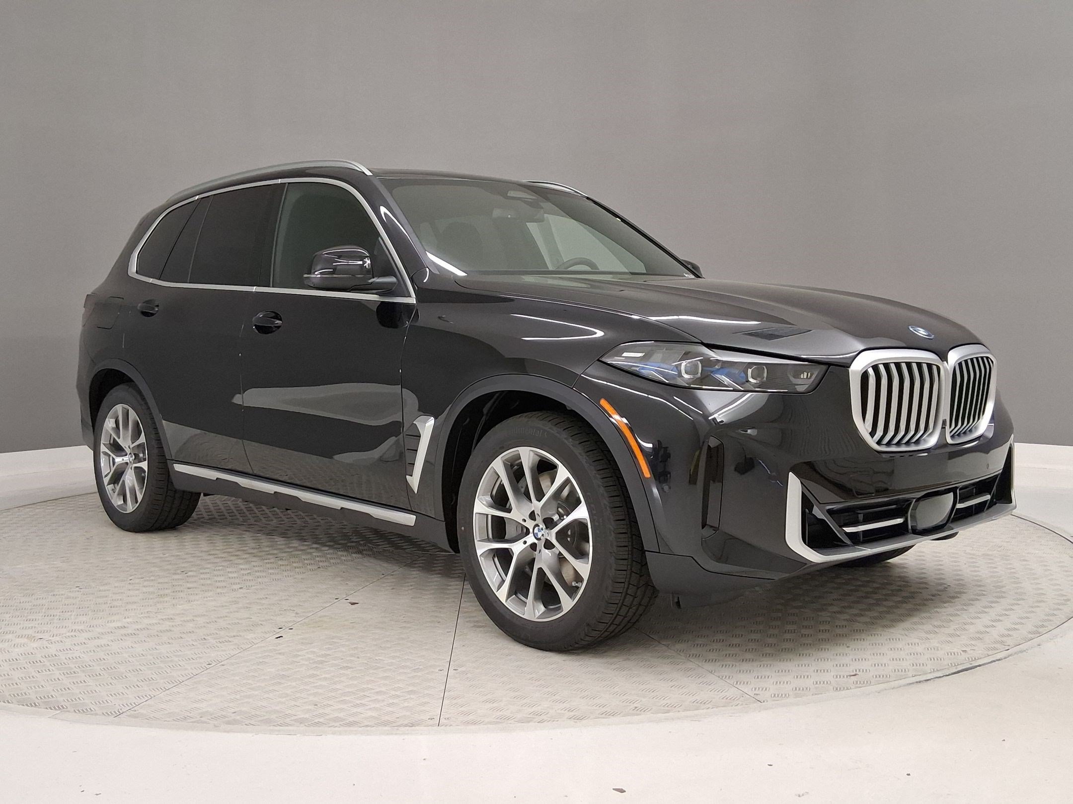 New 2026 BMW X5 xDrive50e w/ Parking Assistance Package AWD/4WD image 5