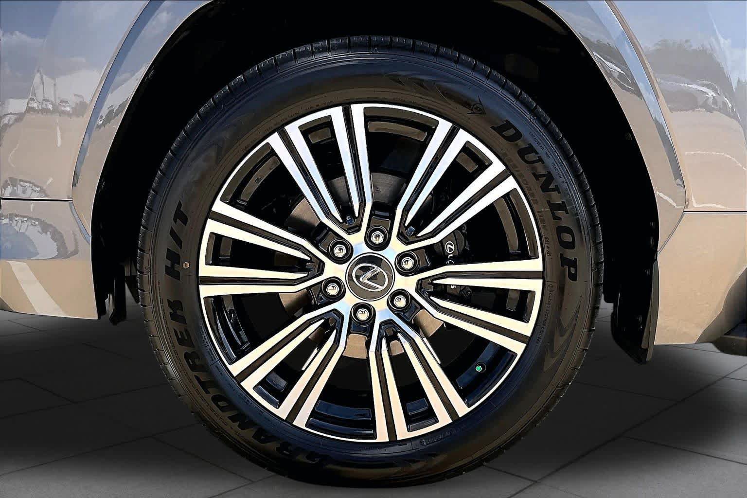New 2026 Lexus LX 600 4WD w/ Luxury Package image 11