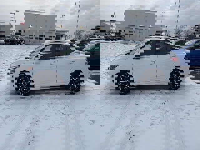 Used 2025 Nissan Sentra SV image 4