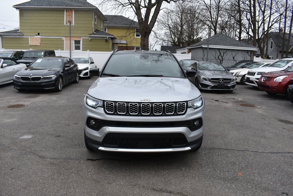 Used 2025 Jeep Compass Limited image 3