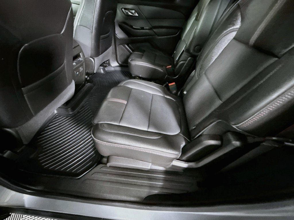 Used 2023 Chevrolet Traverse RS AWD/4WD image 28