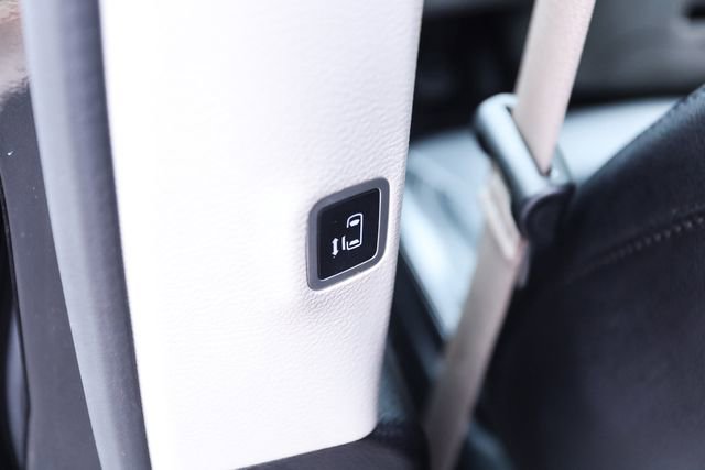 Used 2022 Chrysler Pacifica Touring-L w/ Uconnect Theater Family Group FWD image 56