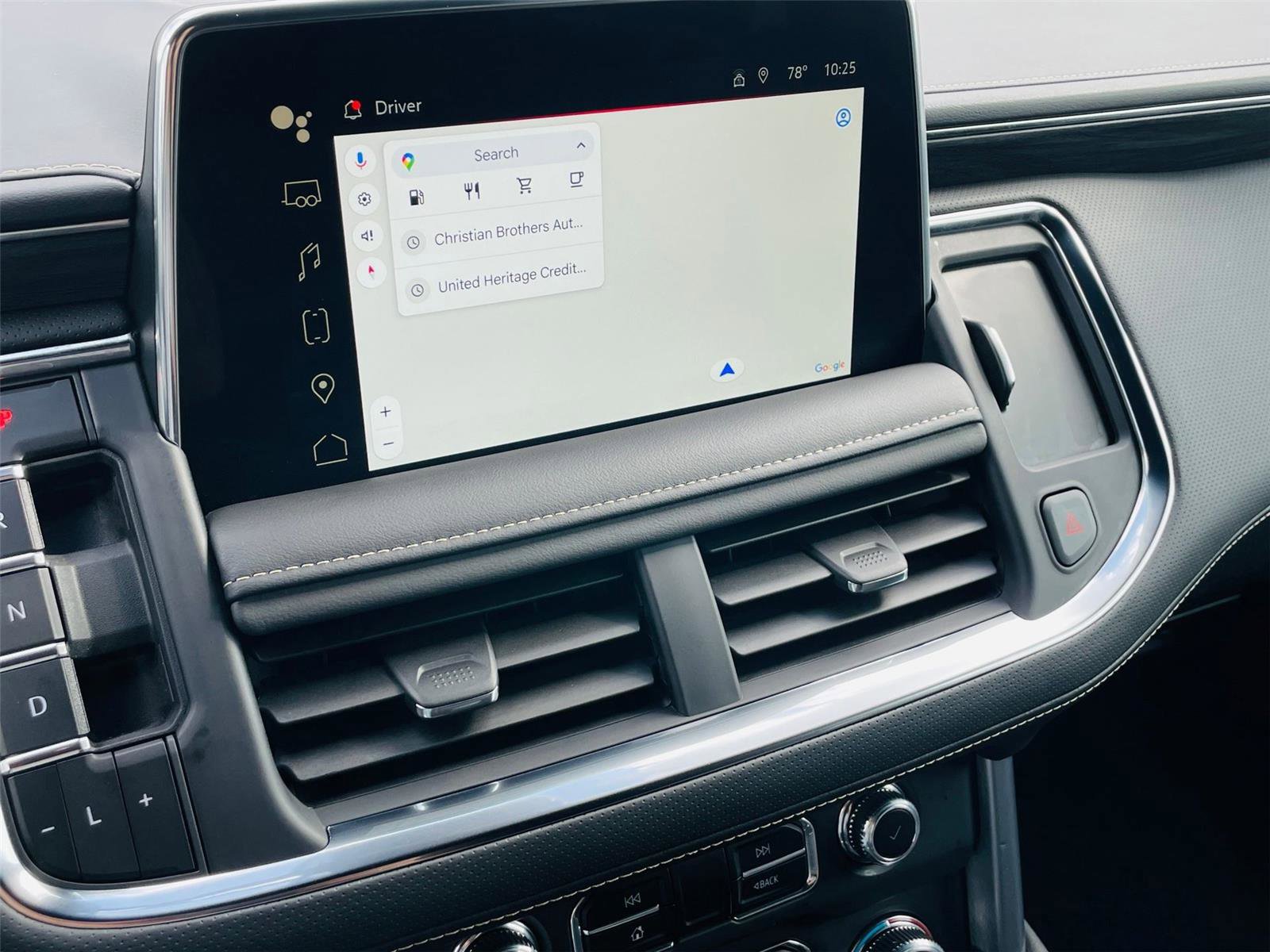 Used 2024 GMC Yukon XL SLT w/ SLT Luxury Package image 10