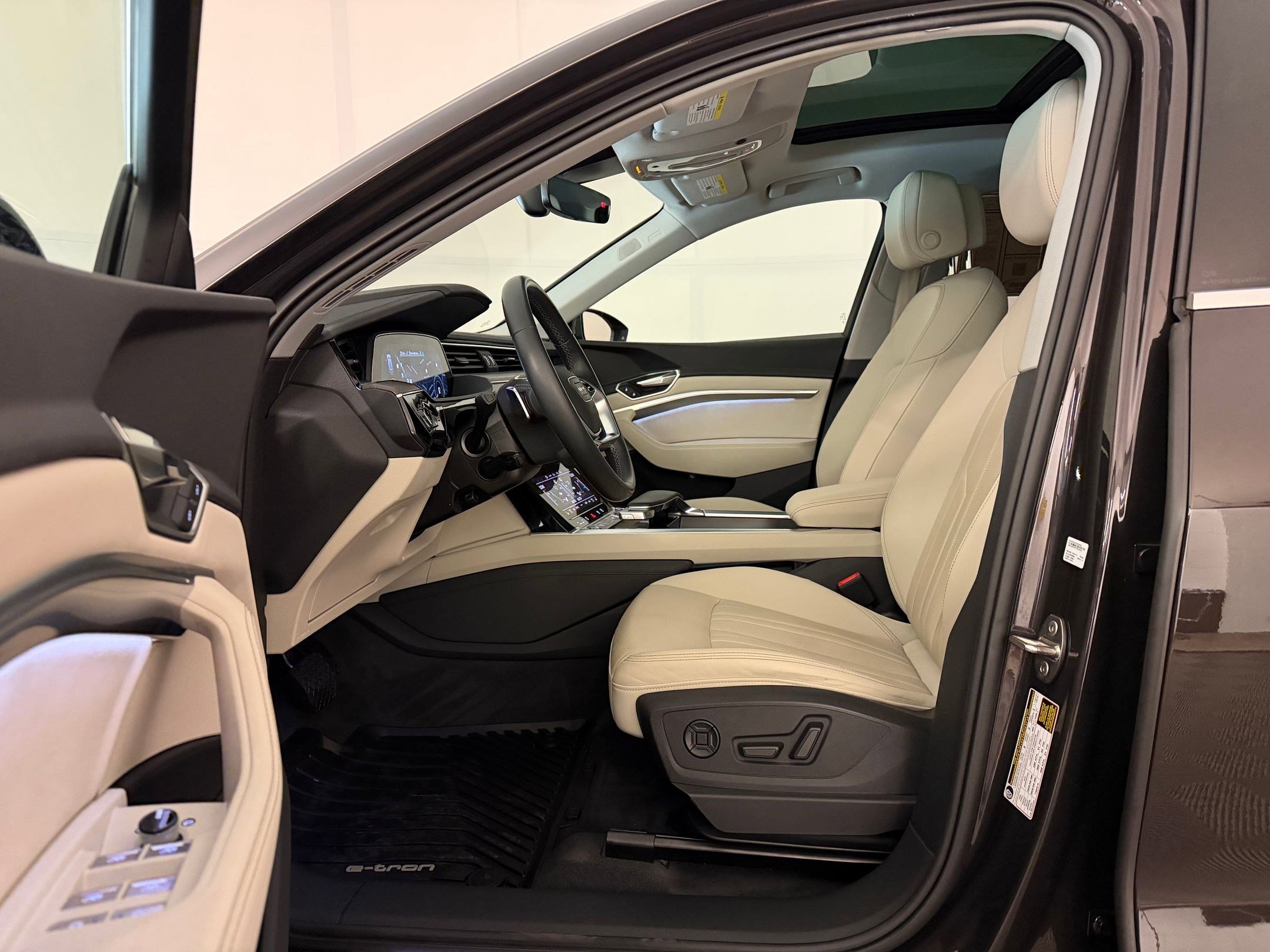 Used 2024 Audi Q8 e-tron Premium Plus w/ Premium Plus Package AWD/4WD image 5
