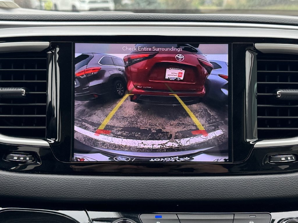 Used 2019 Chrysler Pacifica Touring Plus FWD image 22