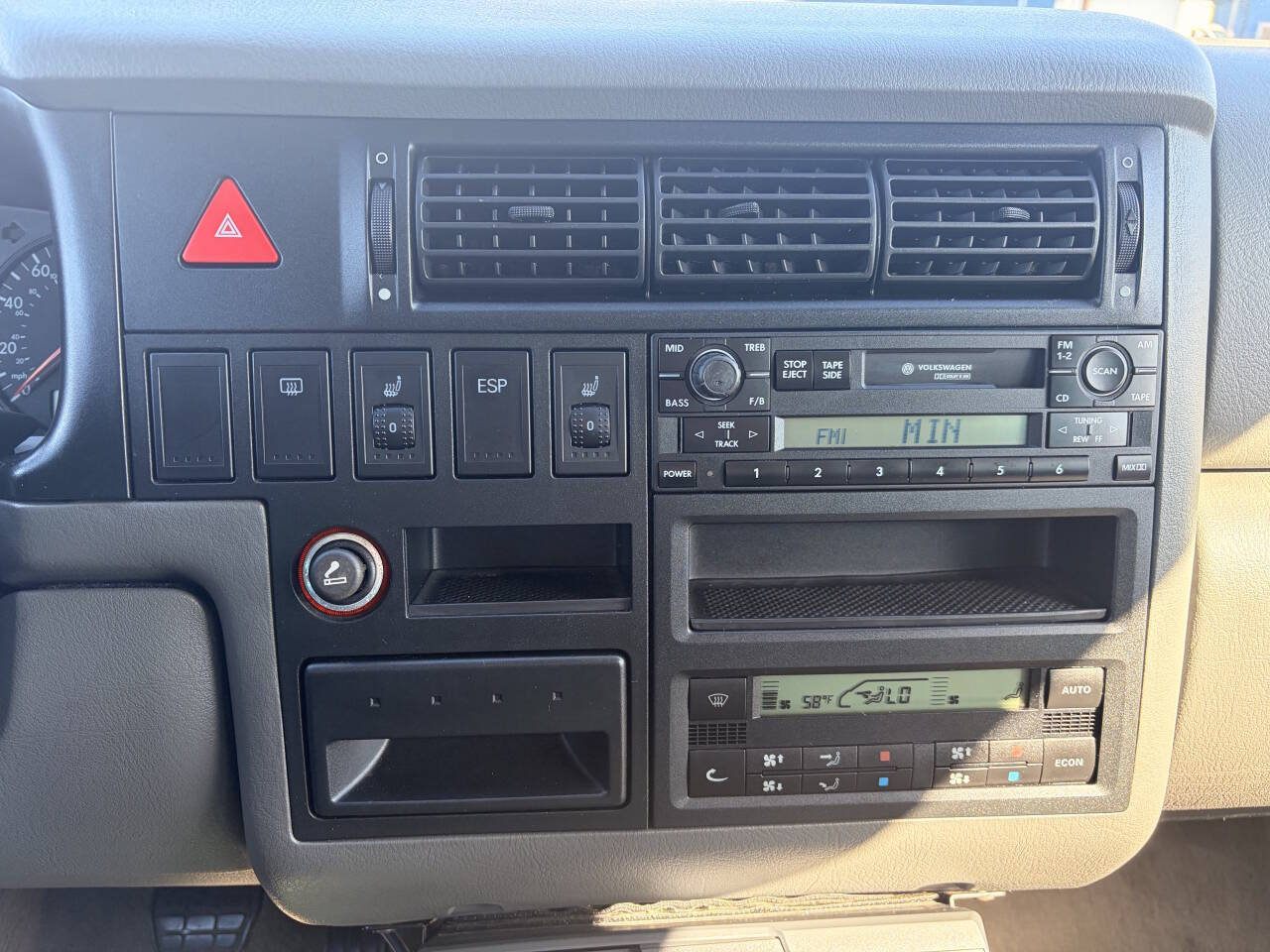 Used 2001 Volkswagen Eurovan FWD image 26