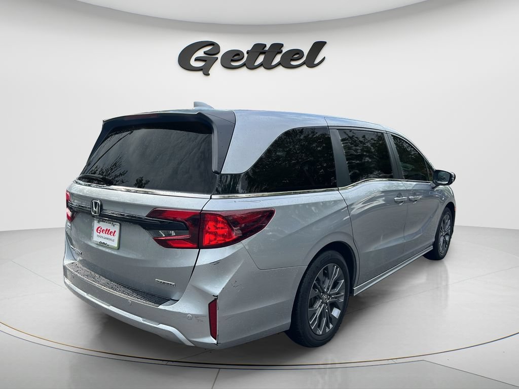 Used 2025 Honda Odyssey Touring image 5