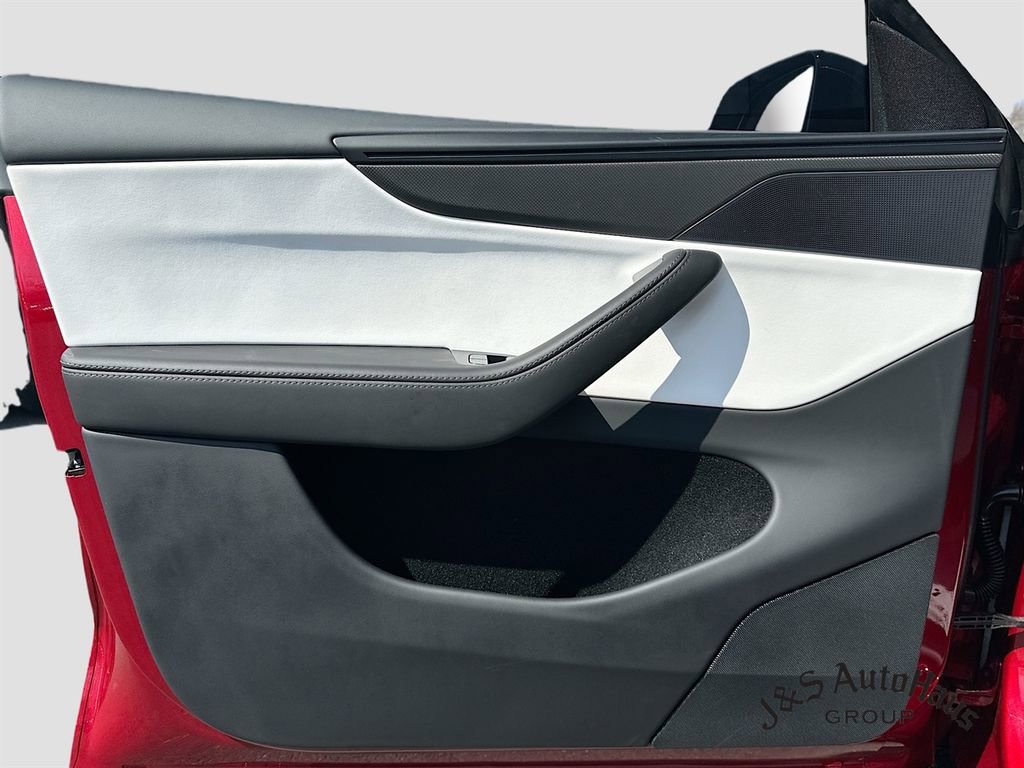 Used 2026 Tesla Model Y Performance image 23