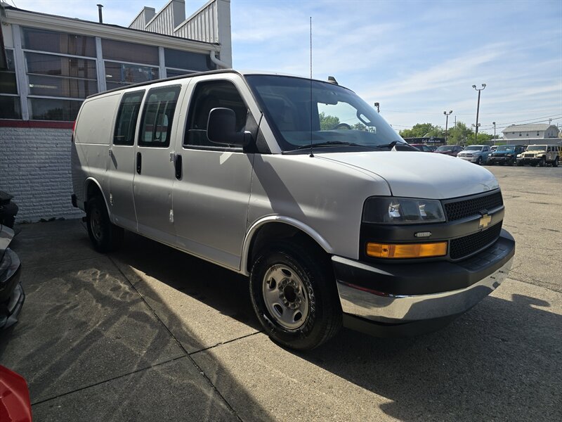 Used 2019 Chevrolet Express 2500 w/ Driver Convenience Package RWD image 3