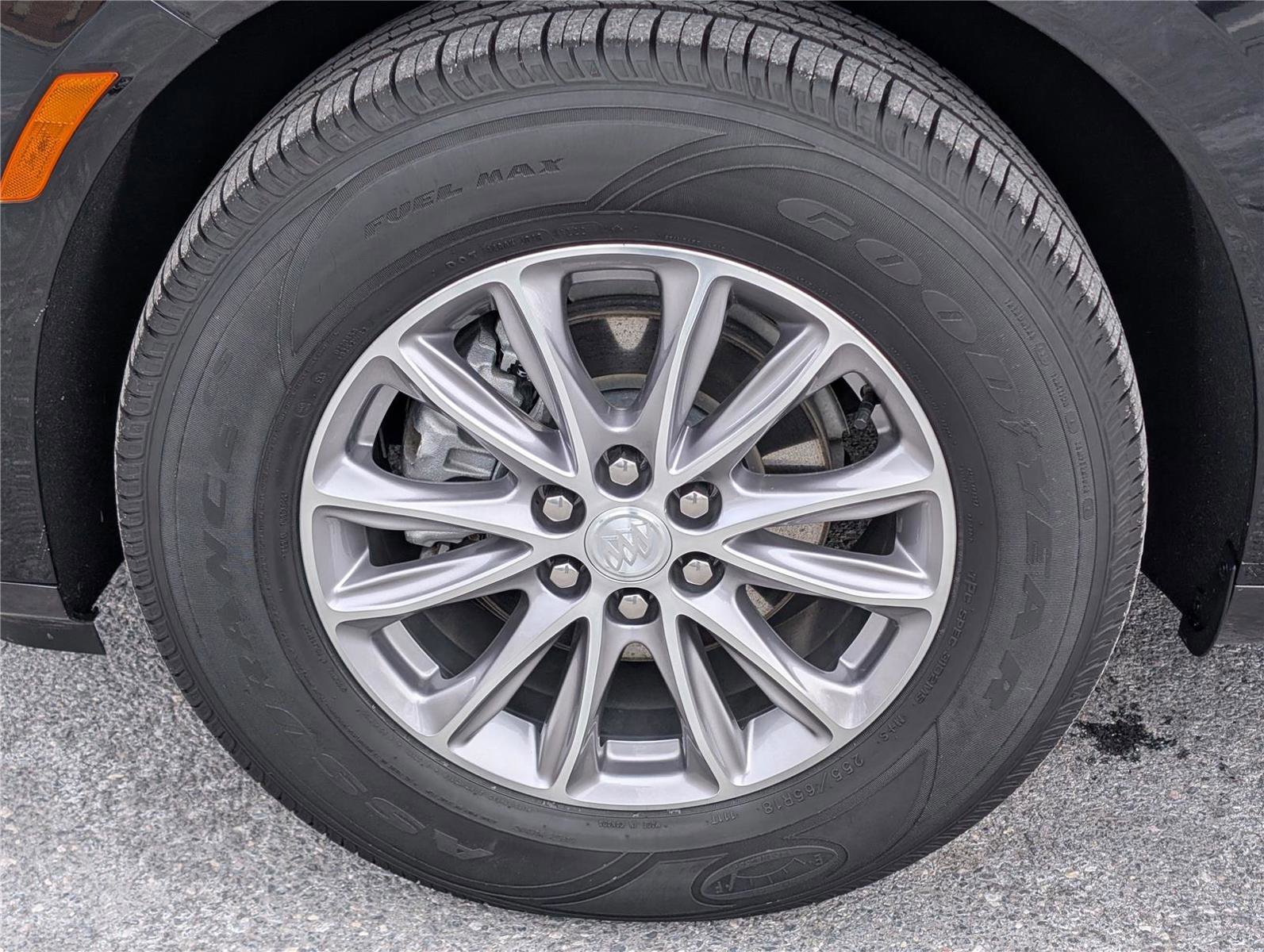 Used 2022 Buick Enclave Essence image 10