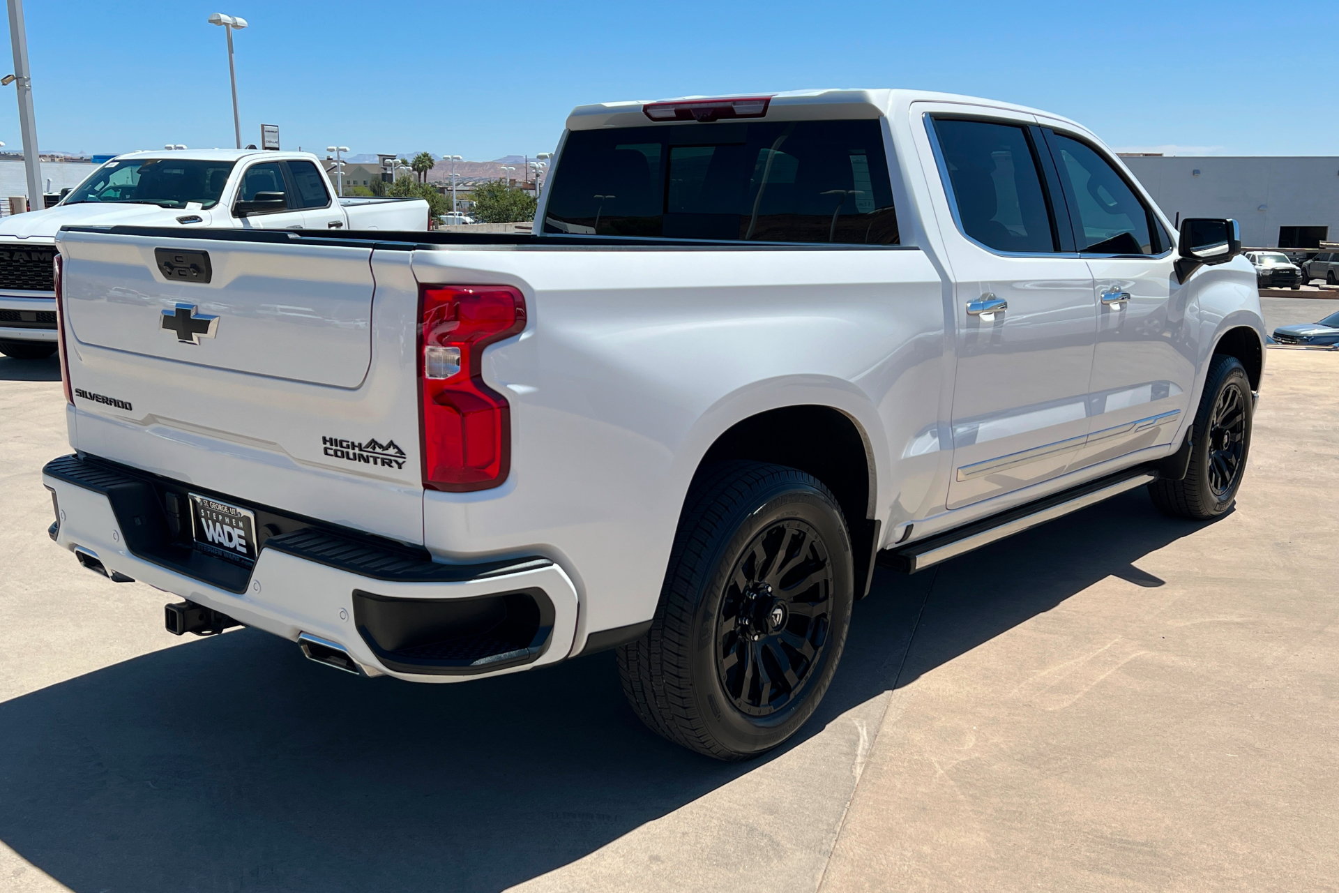 Used 2024 Chevrolet Silverado 1500 High Country w/ Technology Package AWD/4WD image 6