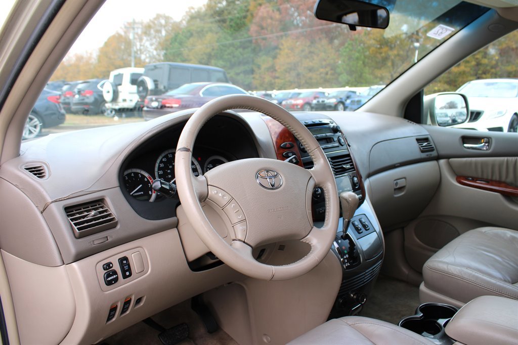 Used 2005 Toyota Sienna XLE image 15