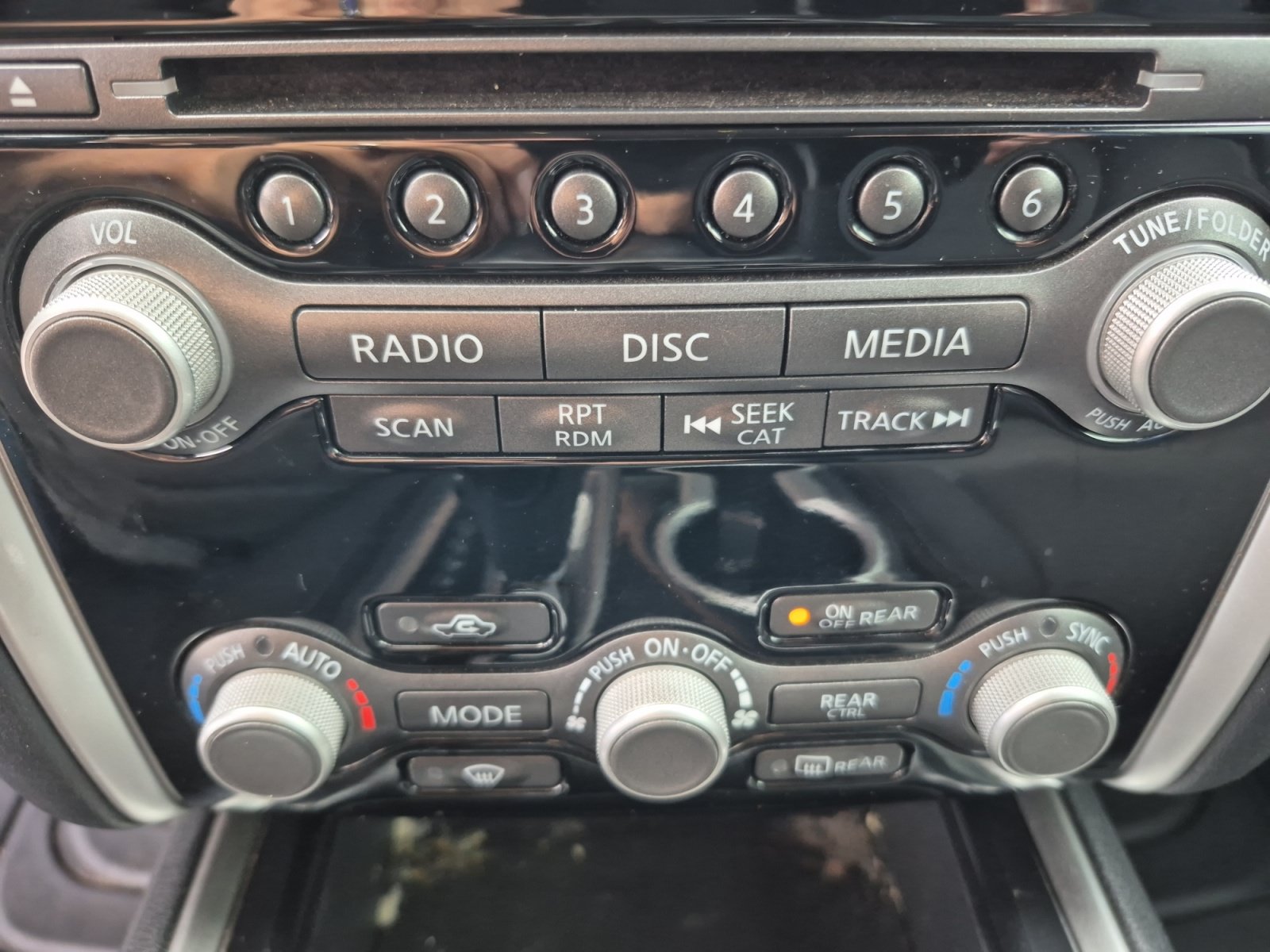 Used 2020 Nissan Pathfinder S FWD image 31