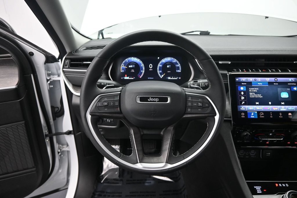 Used 2023 Jeep Grand Cherokee L Limited AWD/4WD image 43