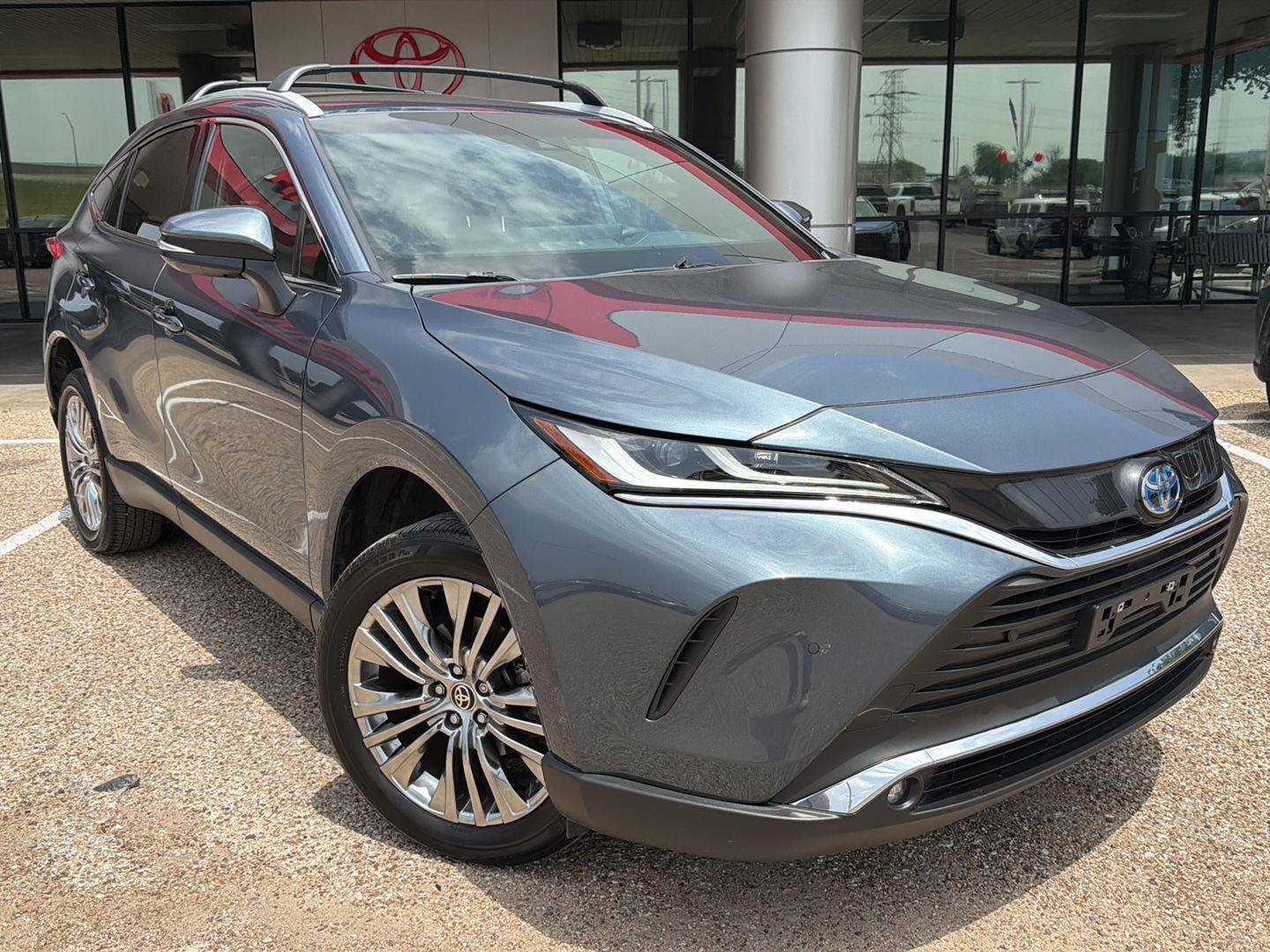 Used 2024 Toyota Venza XLE AWD/4WD image 1
