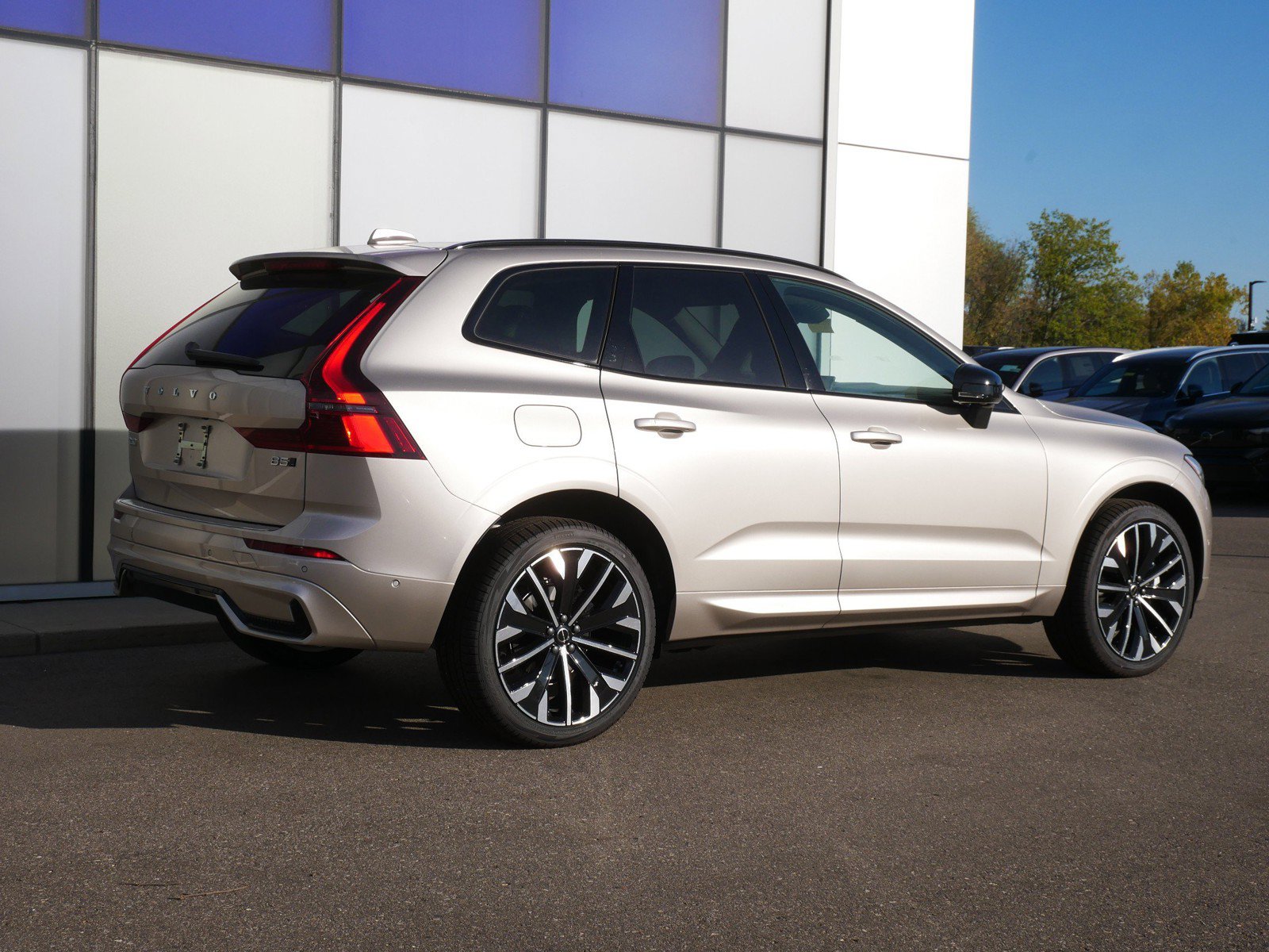 New 2027 Volvo XC60 B5 Ultra AWD/4WD image 3