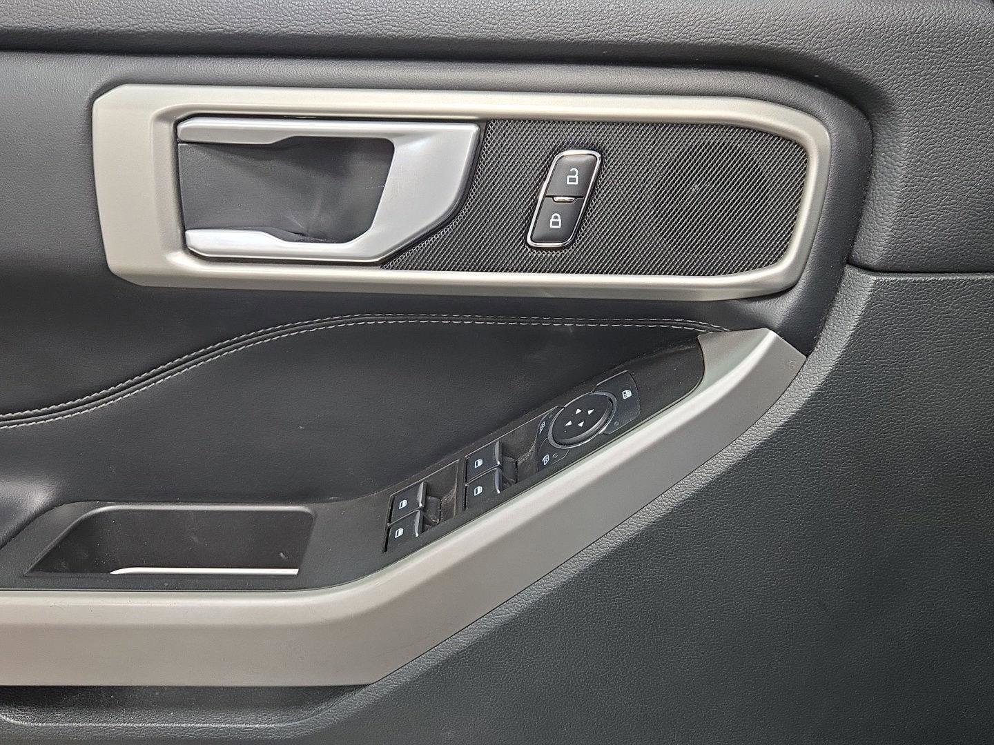 Used 2023 Ford Explorer XLT image 22