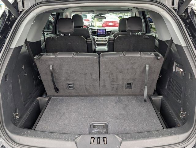 Used 2022 Ford Explorer XLT w/ Equipment Group 202A RWD image 11