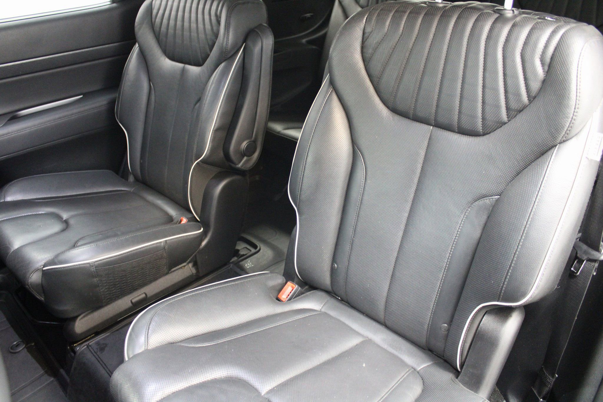 Used 2023 Hyundai Palisade Limited w/ Cargo Package image 19