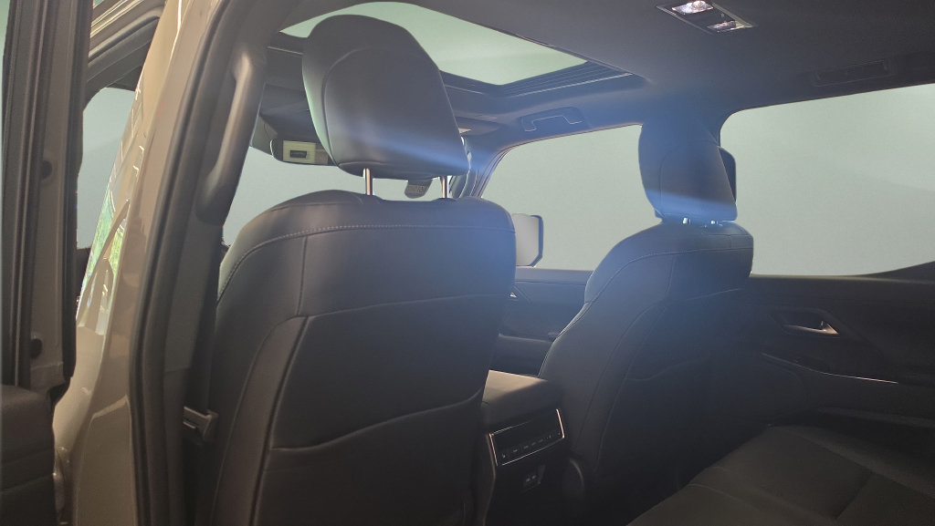 Certified 2024 Lexus GX 550 w/ Accessory Package (2T) AWD/4WD image 18