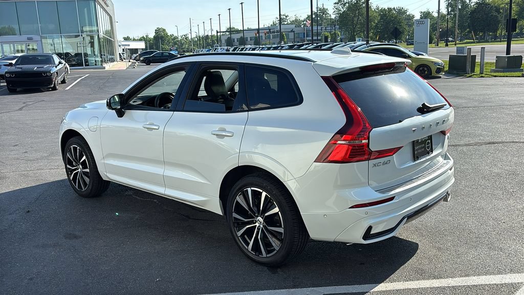 Used 2023 Volvo XC60 T8 Plus w/ Climate Package AWD/4WD image 4