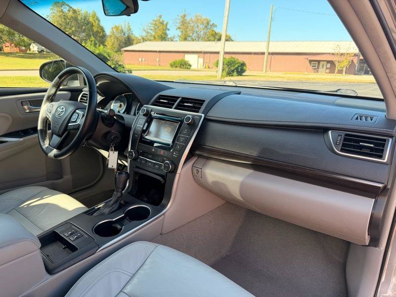 Used 2015 Toyota Camry XLE FWD image 16