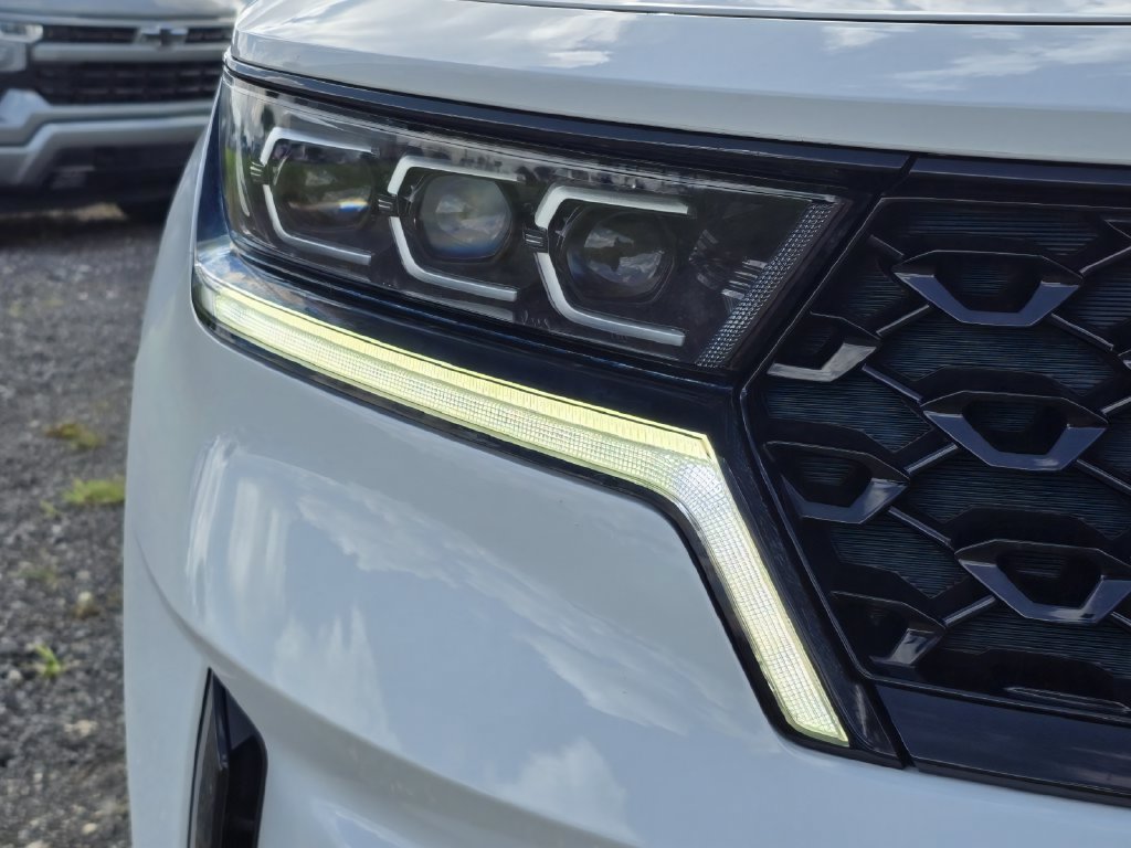 Certified 2023 Kia Sorento SX FWD image 10