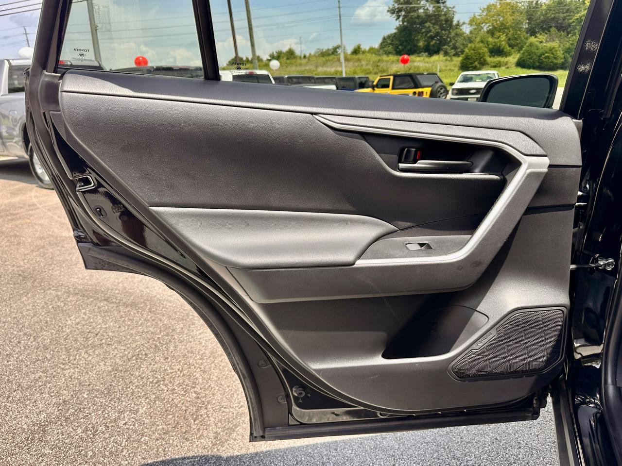Used 2022 Toyota RAV4 LE AWD/4WD image 27