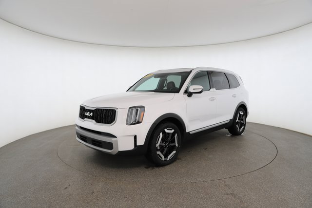 Used 2023 Kia Telluride EX w/ EX Captain's Chair Package image 2