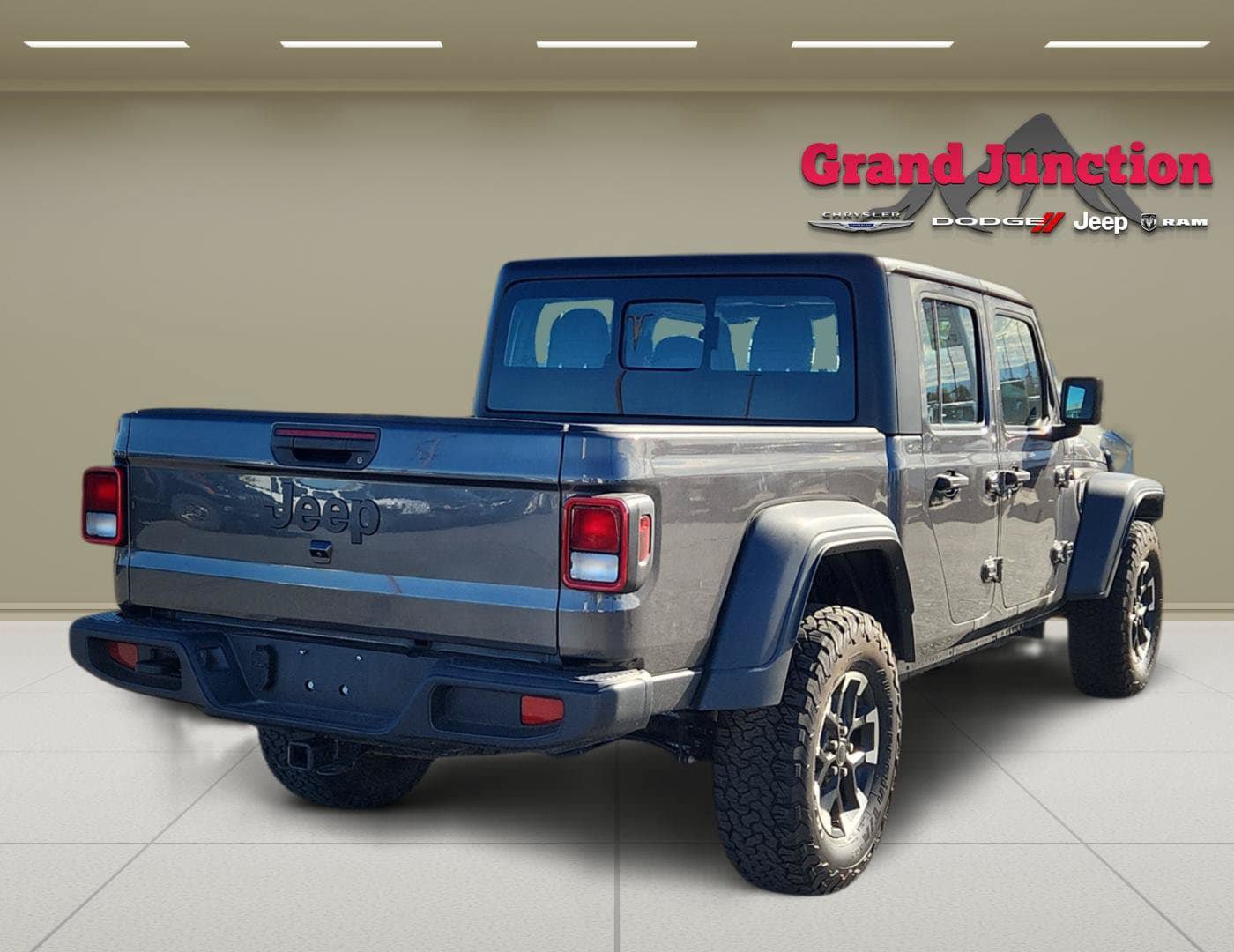 Used 2023 Jeep Gladiator Sport AWD/4WD image 4